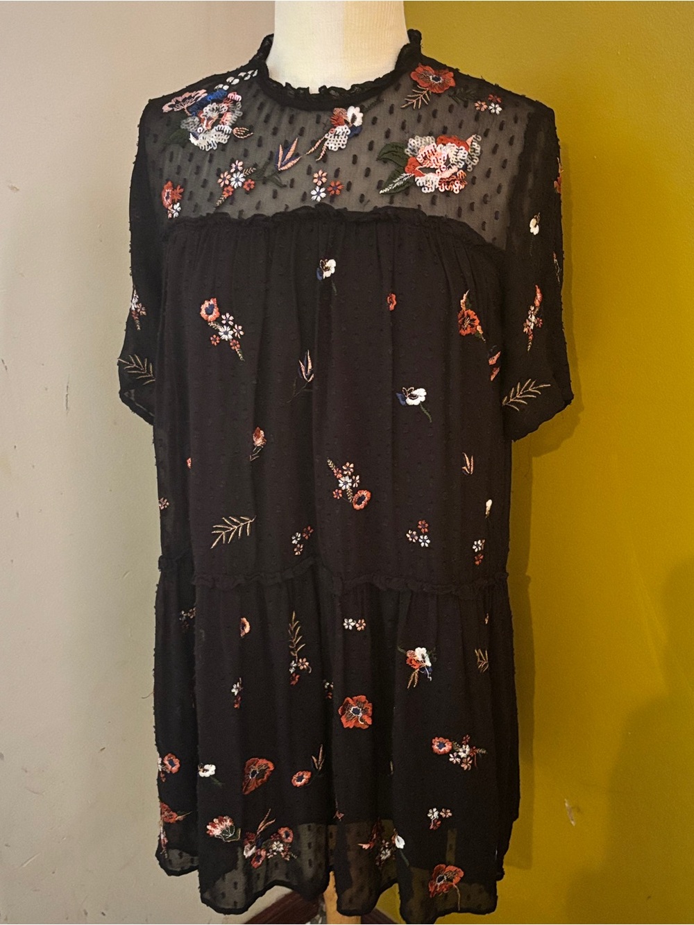 Zara Woman Black Sheer Textured Floral Accent Top Size Small